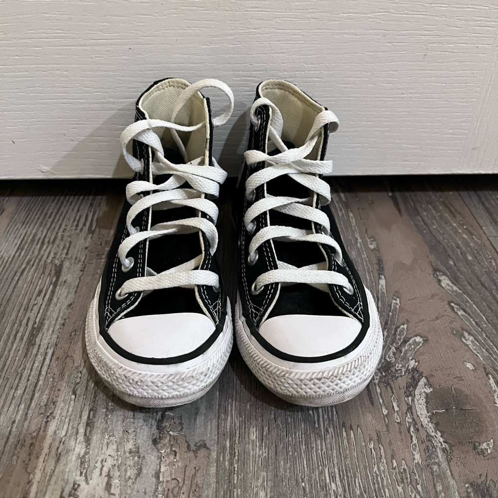 Kids size 11 Converse Chuck Taylor Black and White High-Tops - Picture 3 of 6